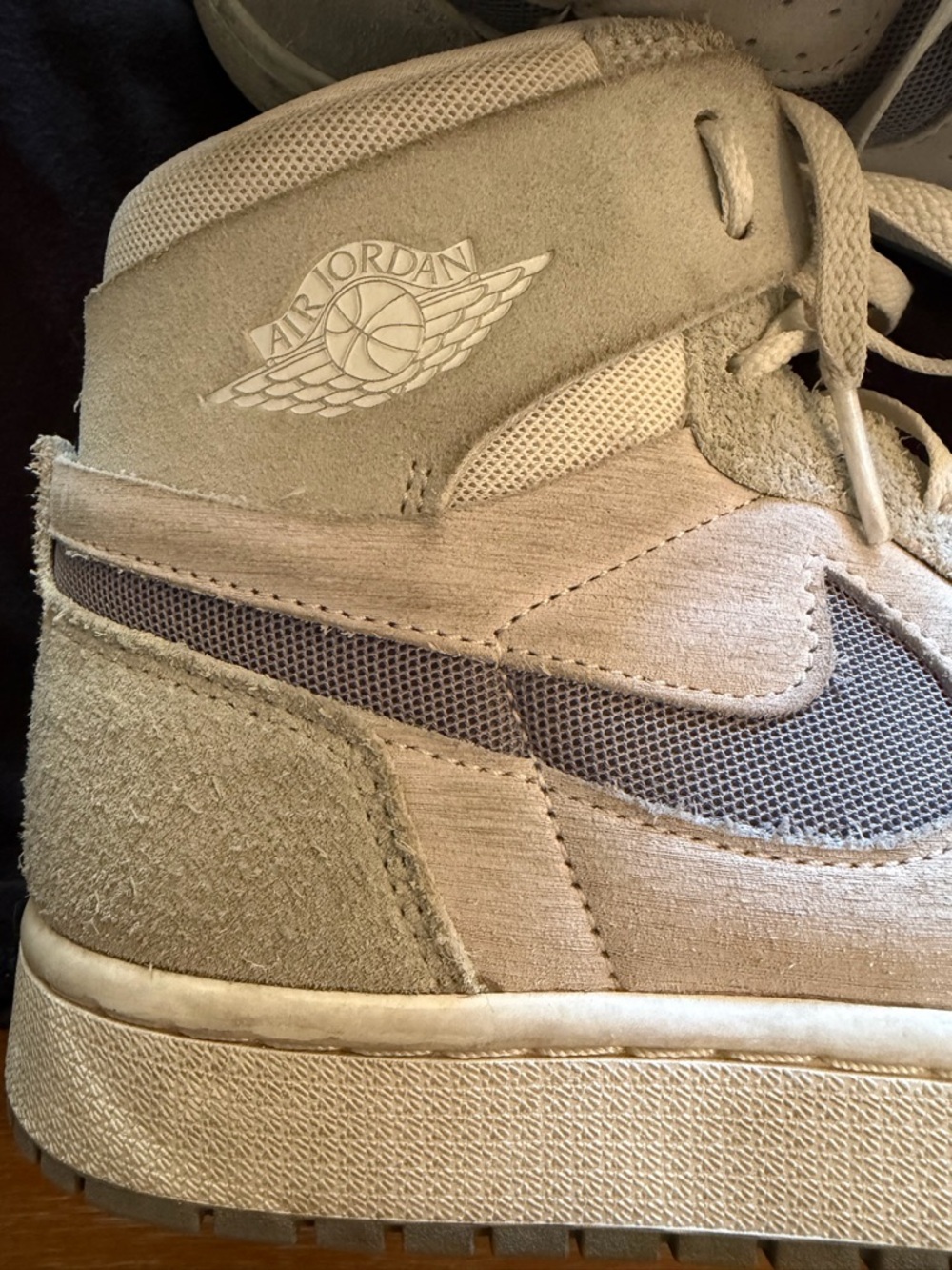Nike Air Jordan 1 High Top Sneakers in Light Gray and White - Picture 2 of 8
